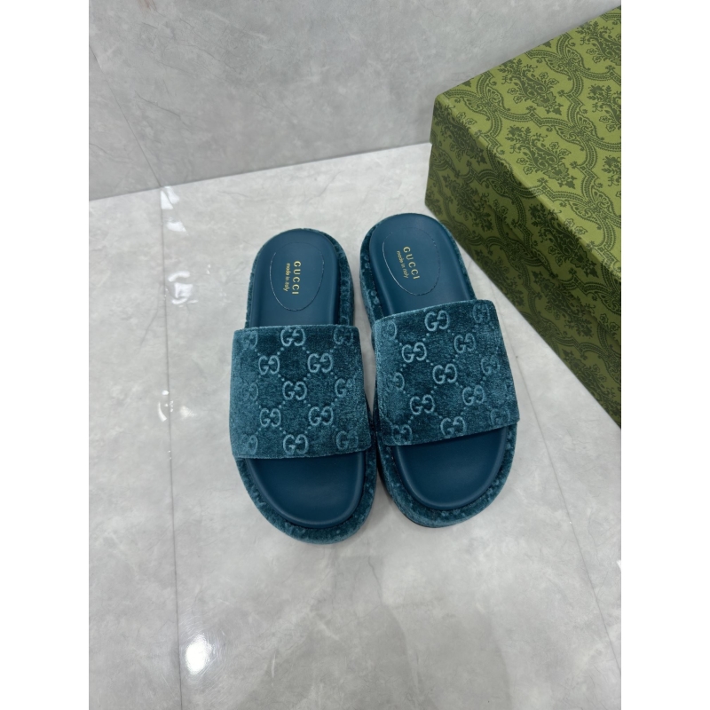 G*u*i slippers